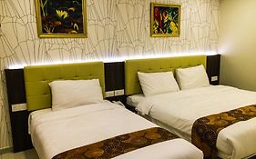 Louis Hotel
